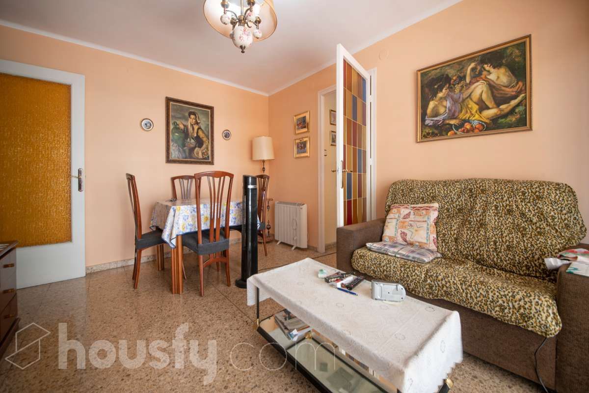 Living room of Flat for sale in L'Hospitalet de Llobregat  with Balcony