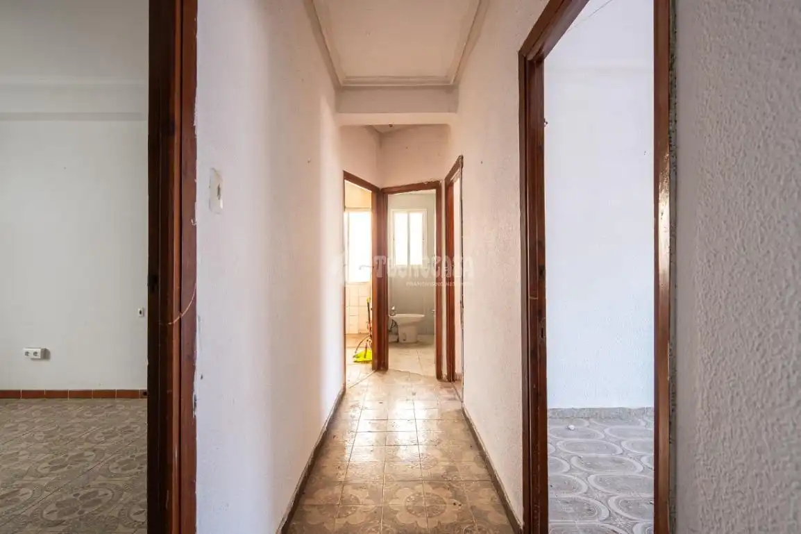 Piso en venta en Granada con Balcón
