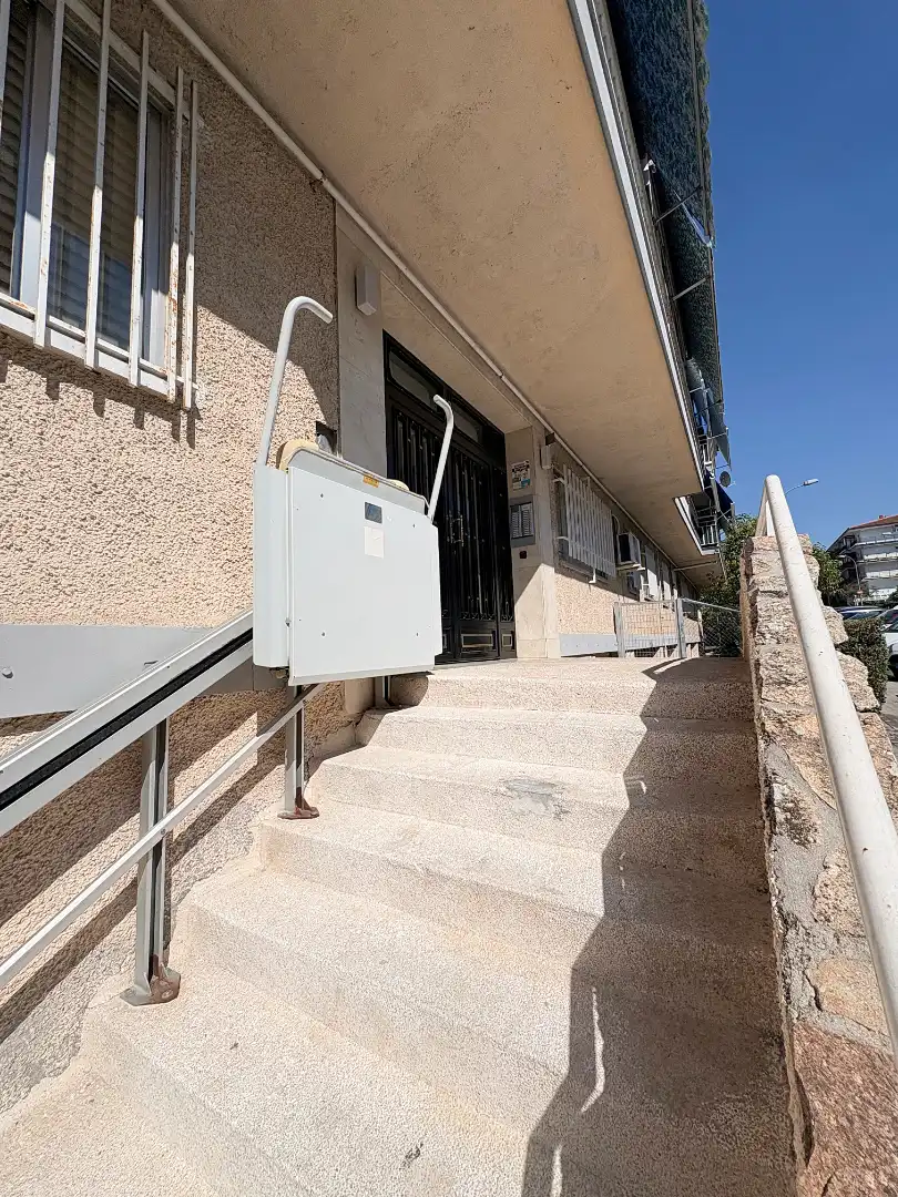 Vista exterior de Oficina de alquiler en Collado Villalba con Aire acondicionado