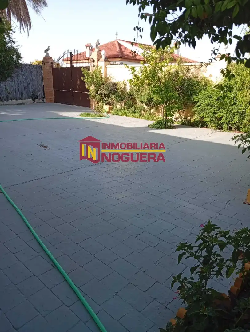 Vista exterior de Casa o xalet en venda en Fuente Palmera amb Piscina