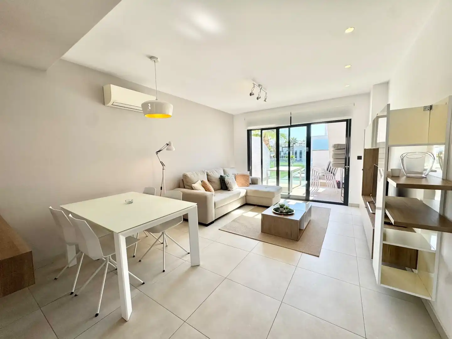 Penthouse with pool to rent in El Raso, imagen 3