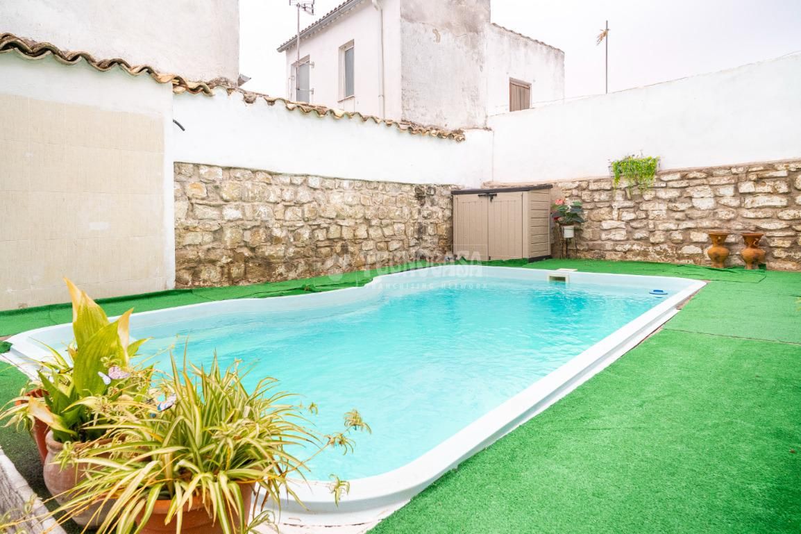 Swimming pool of Single-family semi-detached for sale in Úbeda  with Air Conditioner and Heating