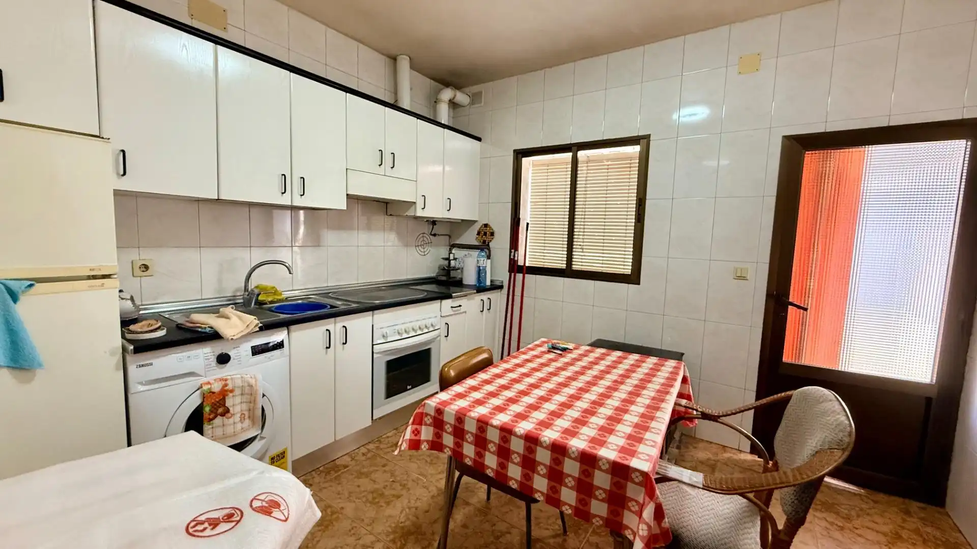 Cuina de Casa o xalet en venda en Olombrada amb Moblat i Balcó