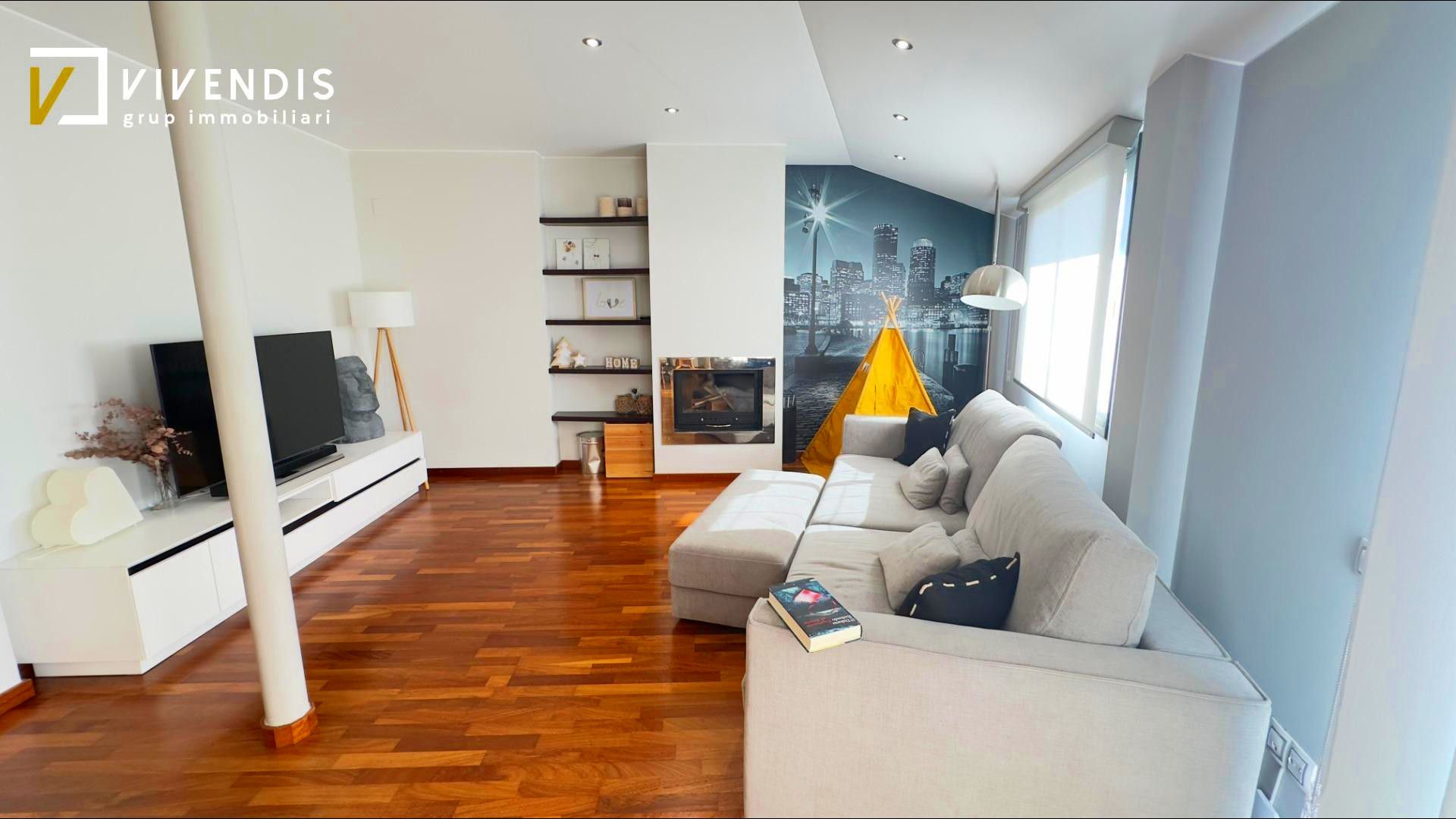 Sala d'estar de Àtic en venda en  Lleida Capital amb Calefacció, Parquet i Terrassa
