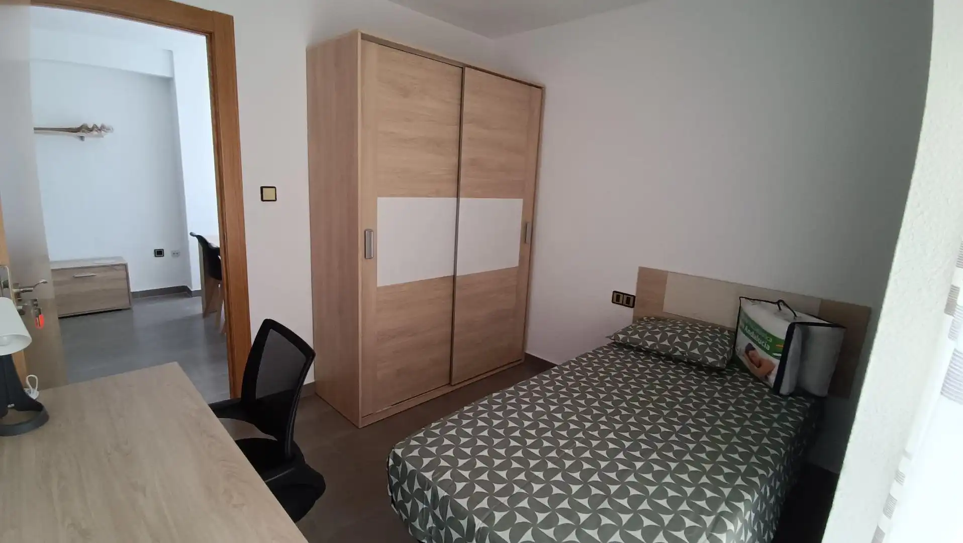 Habitación de Piso para compartir en Granada con Aire acondicionado, Terraza y Amueblado