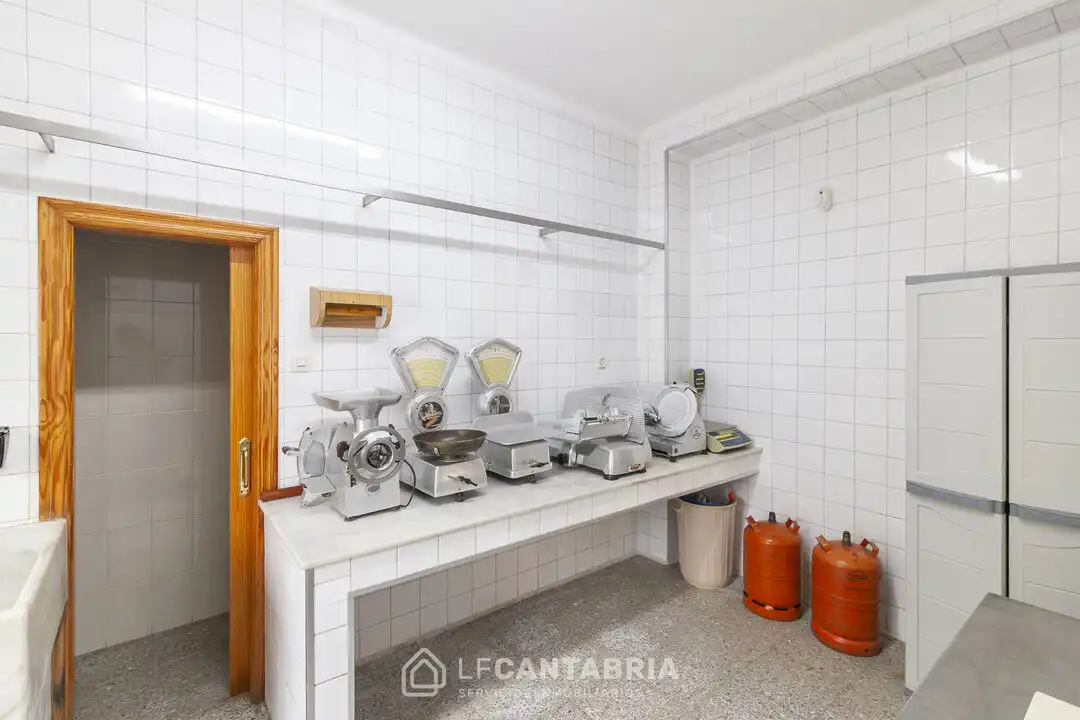 Local commercial à louer à Los Corrales de Buelna, imagen 7