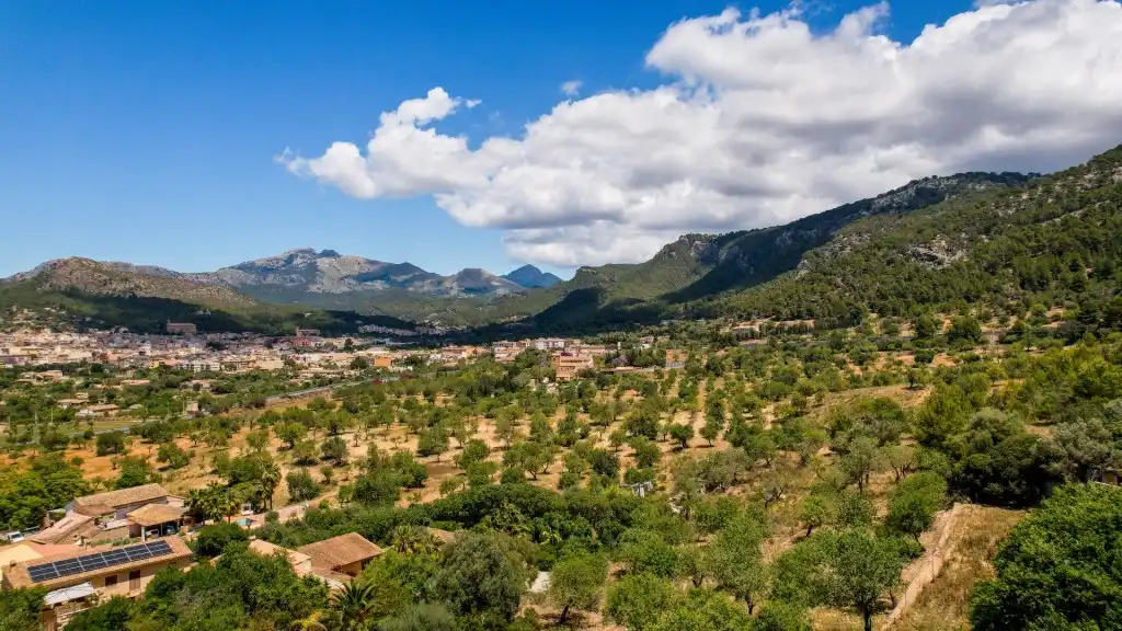 Vista exterior de Finca rústica en venda en Andratx amb Aire condicionat, Calefacció i Jardí privat
