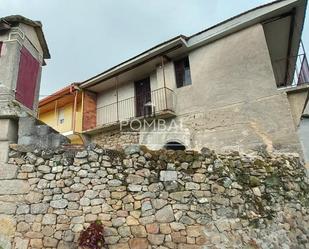 Vista exterior de Casa o xalet en venda en San Amaro amb Balcó