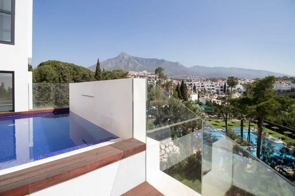 Piscina de Casa o chalet en venta en Marbella con Jardín privado, Terraza y Piscina