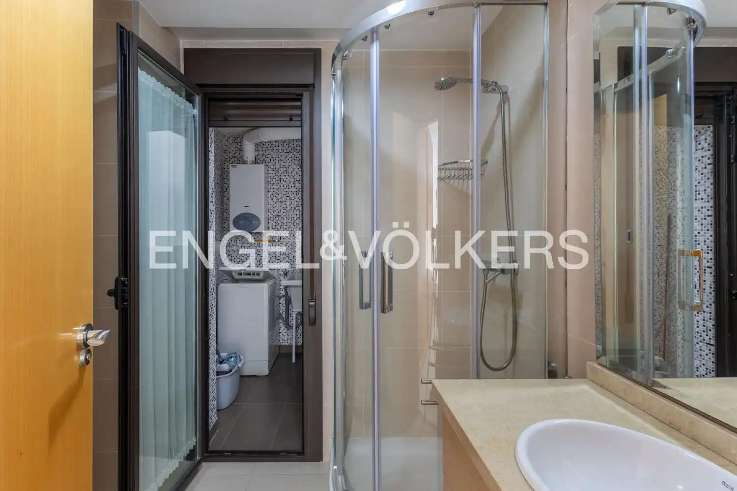 Baño de Piso en venta en Valencia con Aire acondicionado, Calefacción y Amueblado