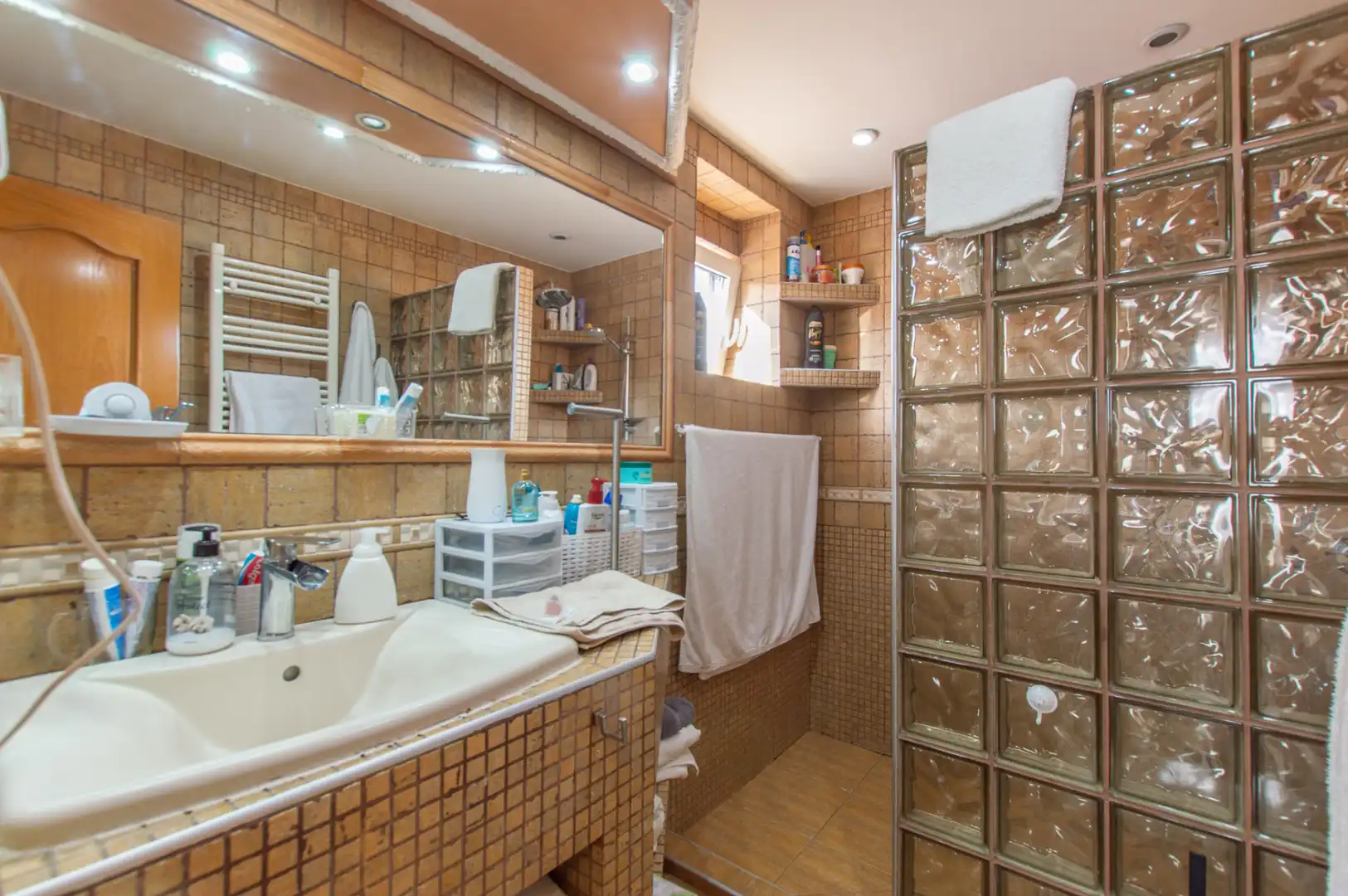 Baño de Casa adosada en venta en Alcalá de Henares con Aire acondicionado, Calefacción y Terraza