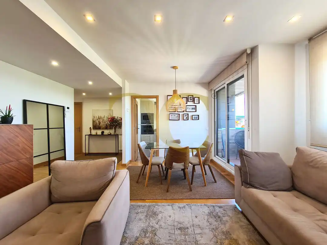 Comedor de Piso en venta en Oviedo  con Calefacción, Terraza y Trastero