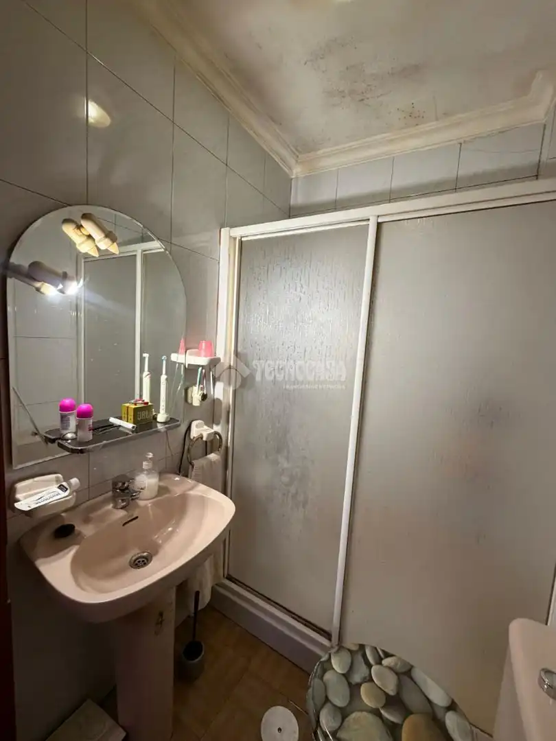 Bathroom of Attic for sale in Sevilla  with Air Conditioner and Balcony