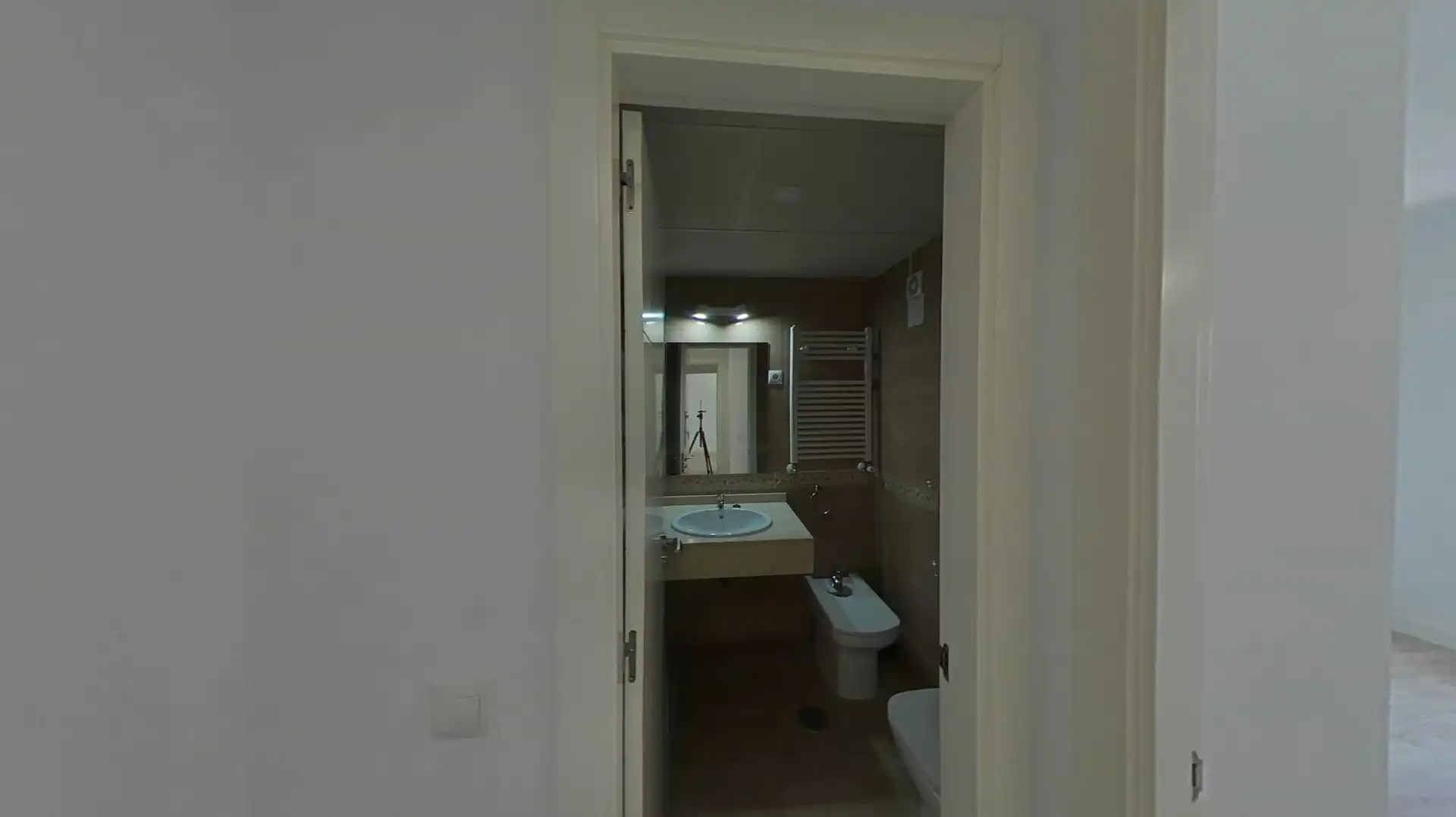 Bathroom of Flat for sale in Madrid  with Air Conditioner, Heating and Parquet flooring