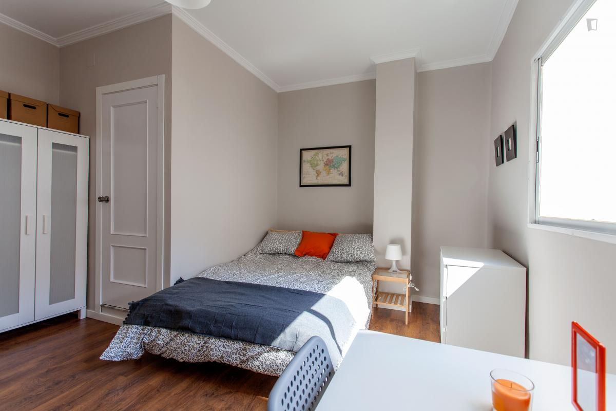 Dormitori de Apartament per a compartir en  Valencia Capital amb Moblat, Forn i Rentadora