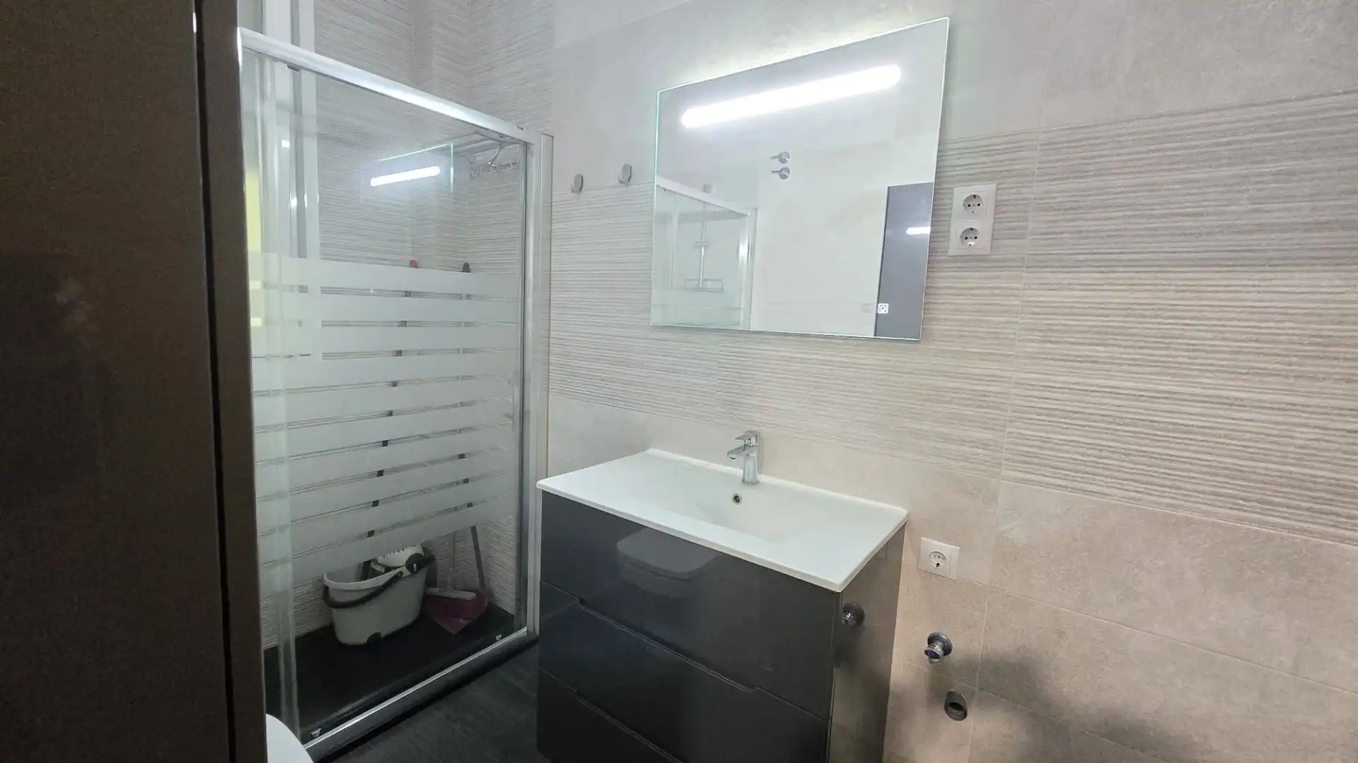 Baño de Apartamento en venta en Madrid con Calefacción y Amueblado