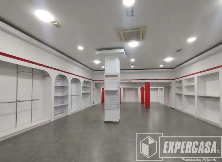 Local comercial en venta en Carretera CARRETERA DE LLIRIA 60