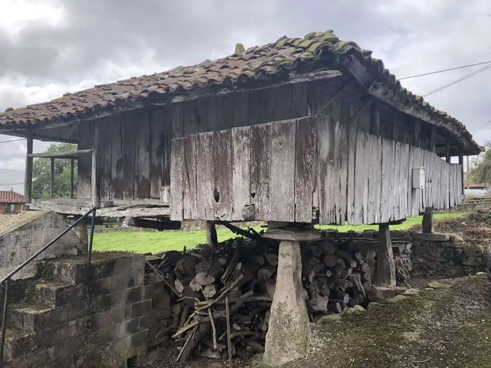 Außenansicht von Haus oder Chalet zum Verkauf in Tineo mit Heizung