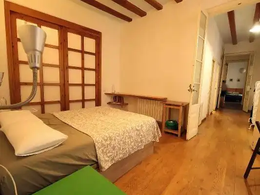 Habitación de Piso en venta en  Barcelona Capital con Aire acondicionado y Balcón