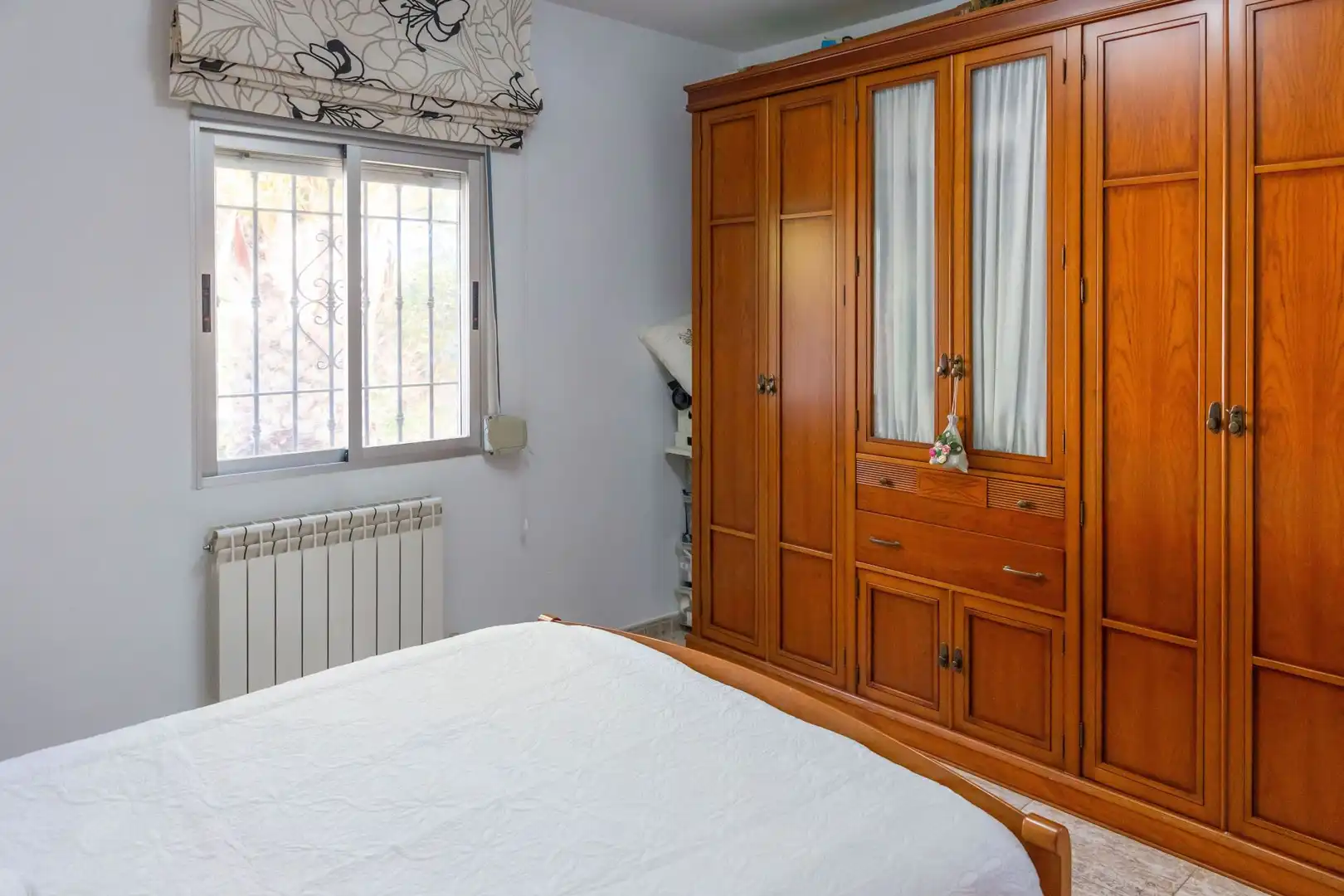 Dormitori de Casa o xalet en venda en Guadix amb Aire condicionat, Calefacció i Jardí privat