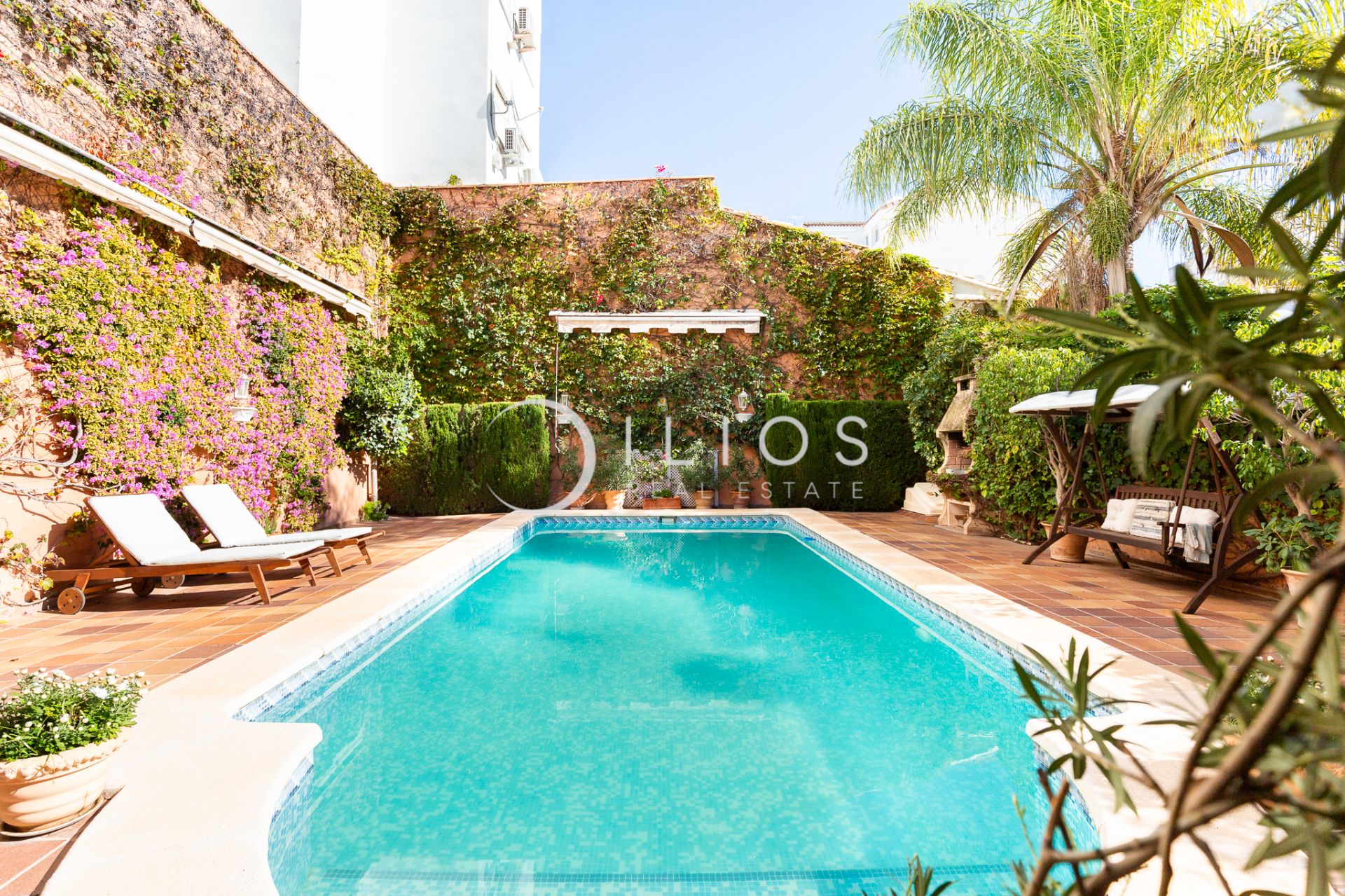 Piscina de Casa adosada en venda en Paterna amb Aire condicionat, Calefacció i Jardí privat