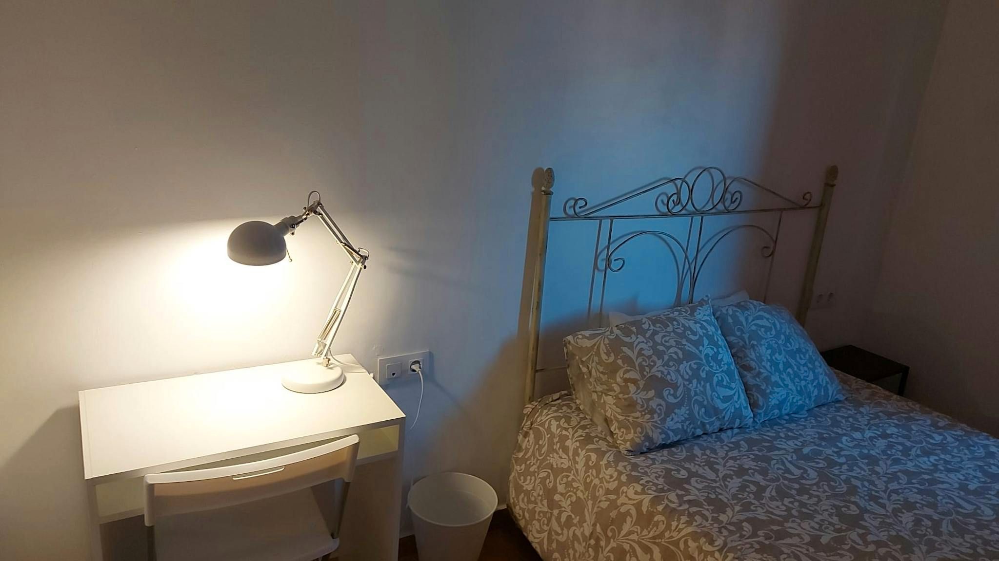 Bedroom of Flat to share in  Sevilla Capital  with Air Conditioner, Heating and Furnished