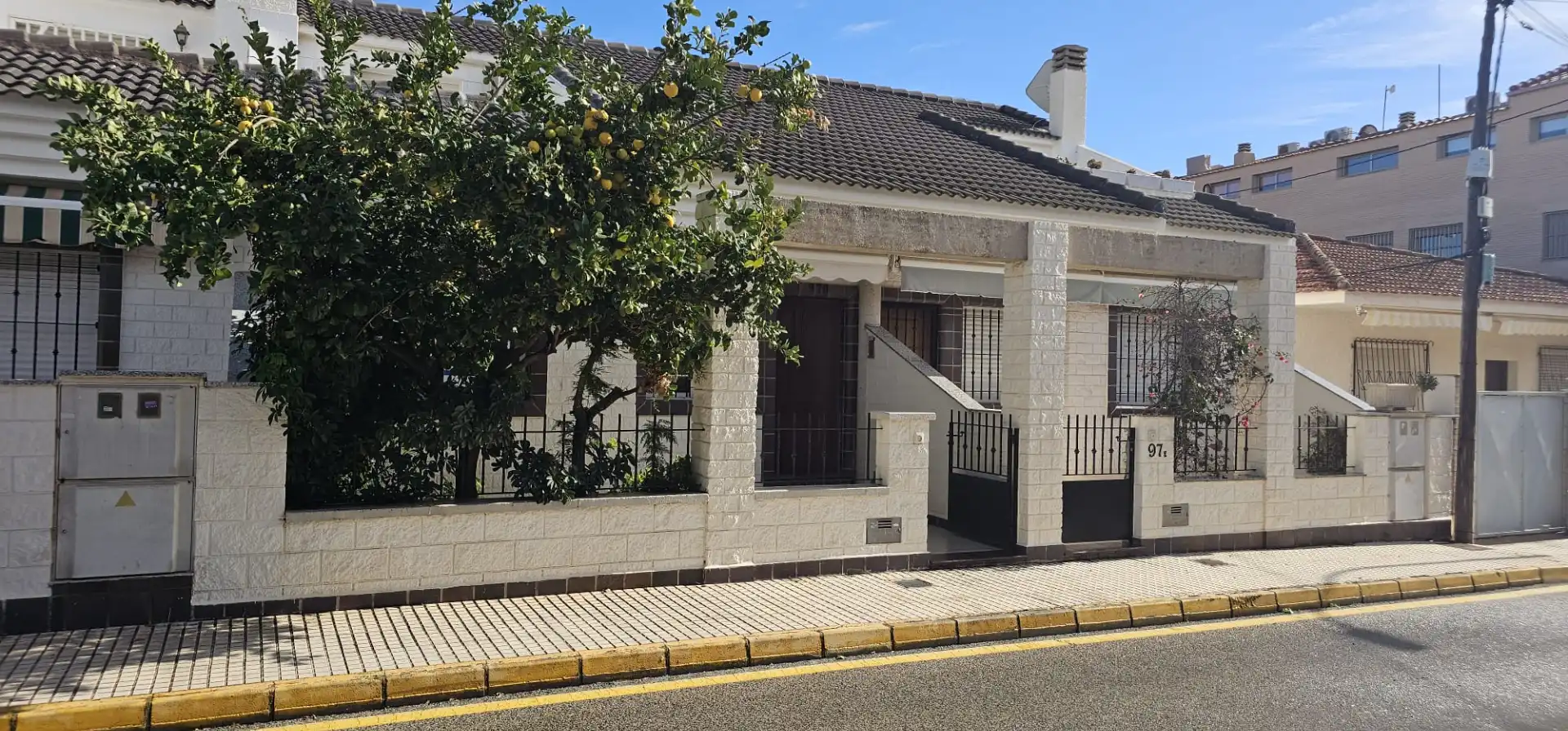 Vista exterior de Casa adosada en venta en Pilar de la Horadada con Aire acondicionado, Calefacción y Jardín privado