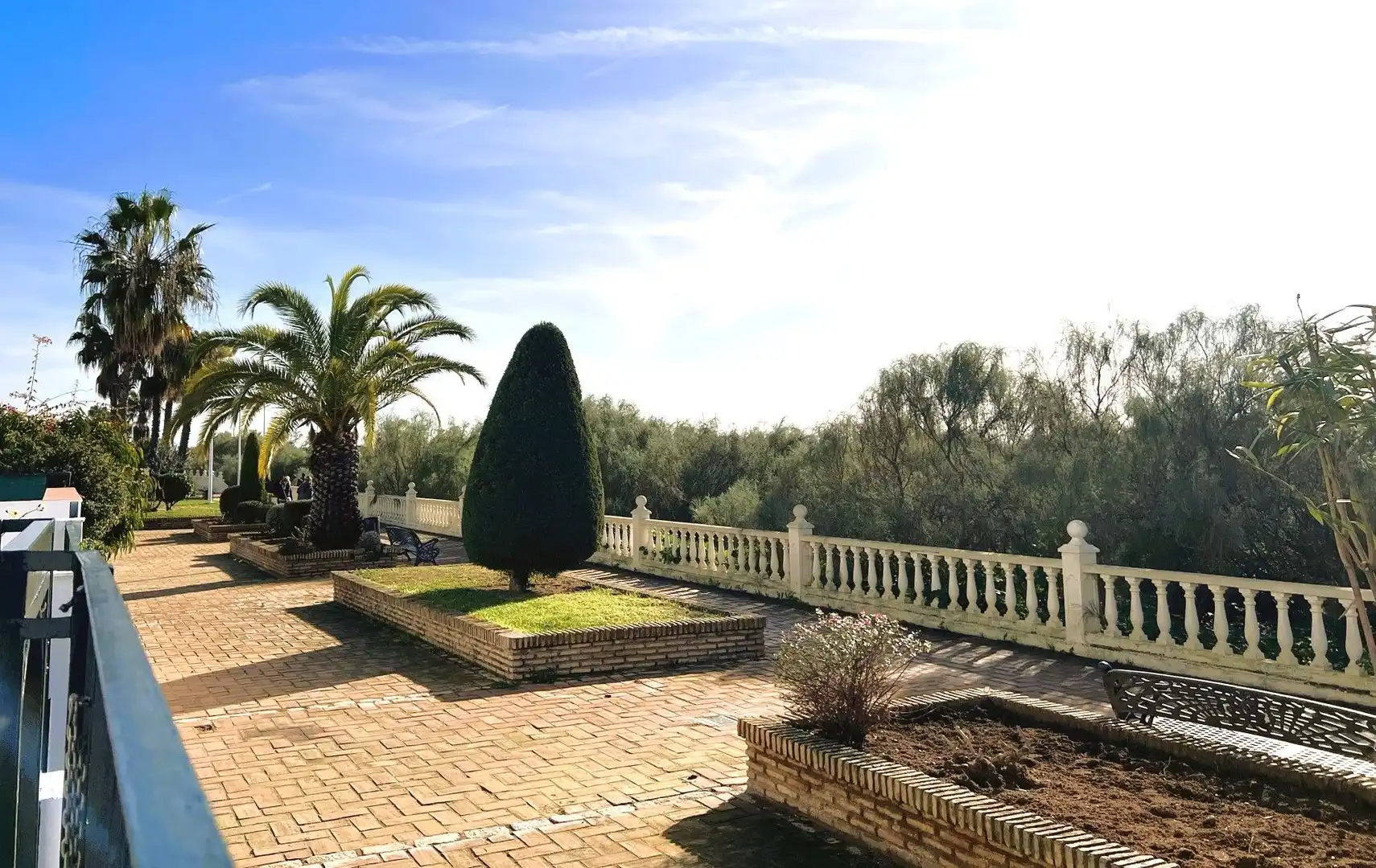 Jardí de Casa adosada en venda en Isla Cristina amb Aire condicionat, Terrassa i Traster