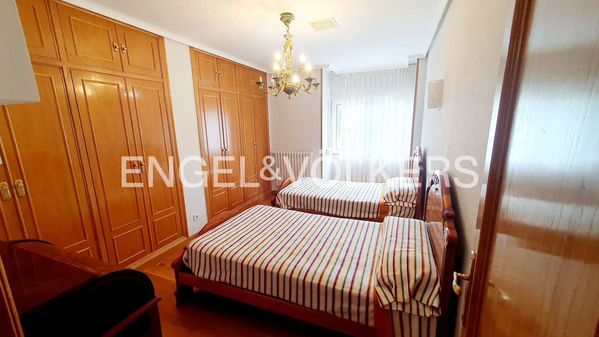 Habitación de Casa adosada en venta en Aguilar de Campoo con Calefacción, Jardín privado y Parquet