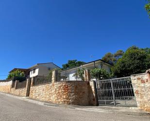 Exterior view of House or chalet for sale in Mondéjar  with Heating, Private garden and Swimming Pool