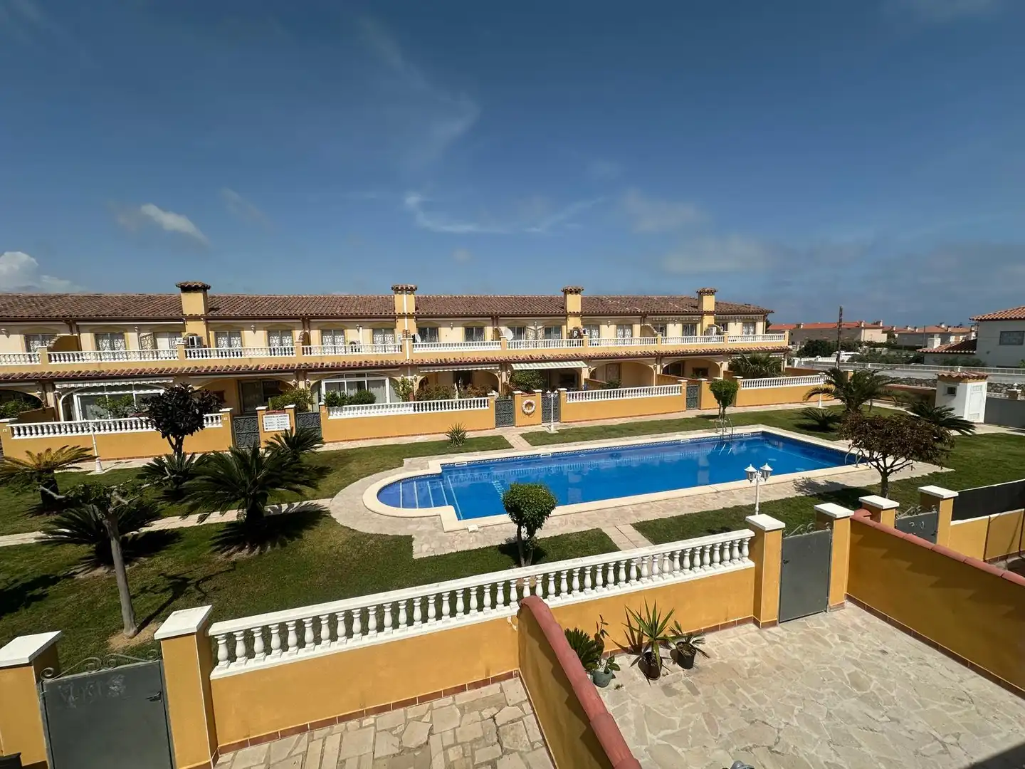 Piscina de Casa adosada en venda en Mont-roig del Camp amb Aire condicionat, Terrassa i Moblat