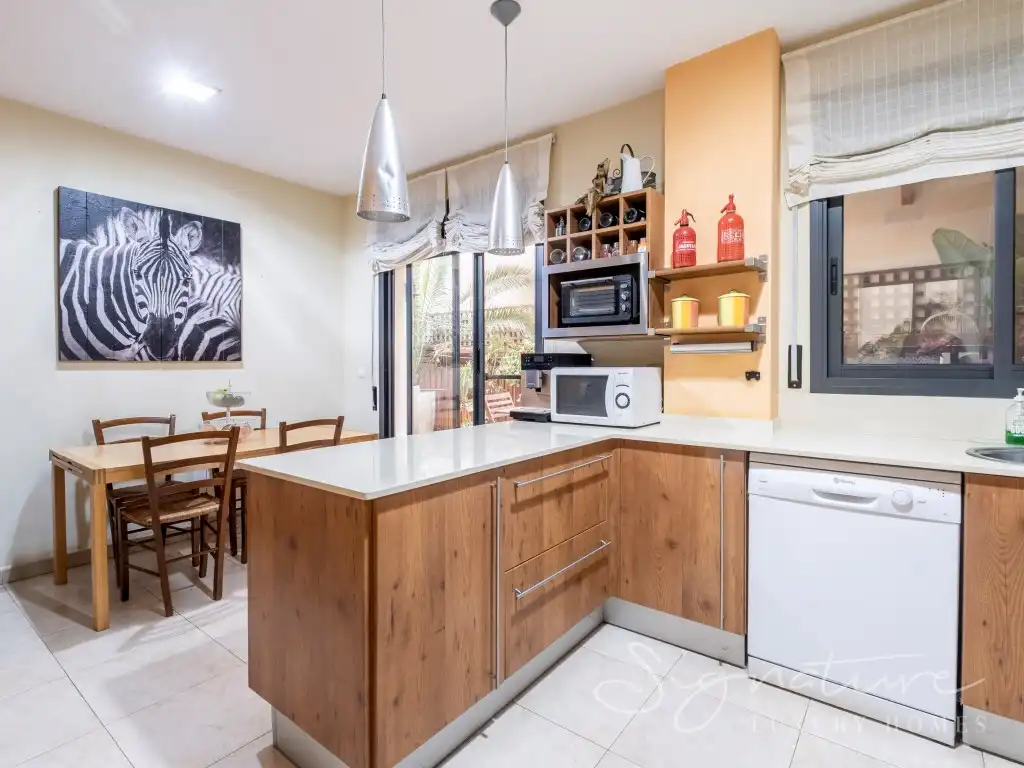 Kitchen of Ground floor for sale in Sant Cugat del Vallès  with Air Conditioner, Private garden and Terrace