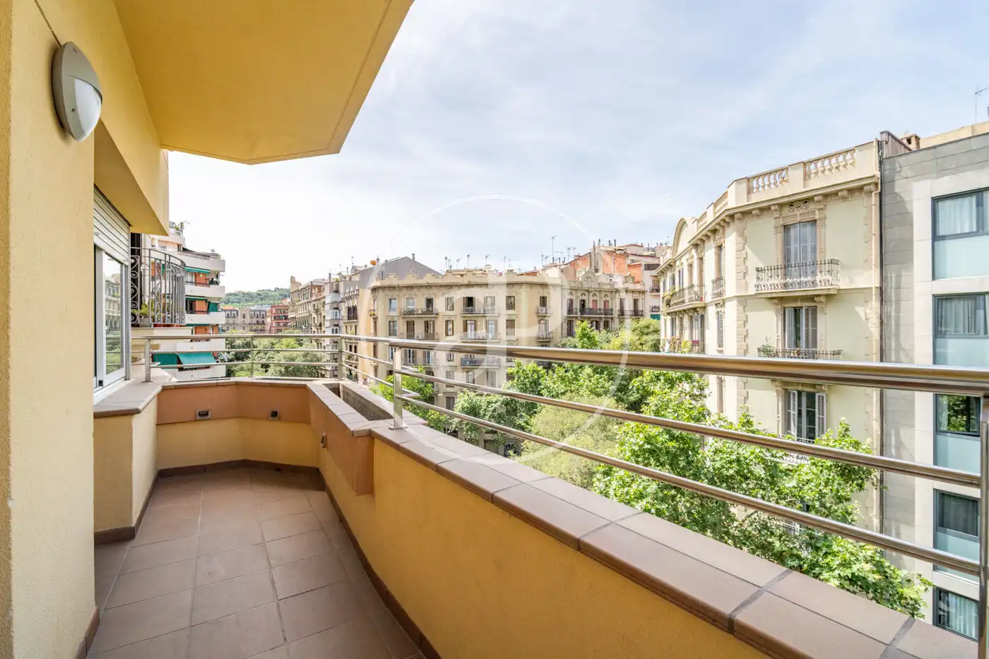 Vista exterior de Piso de alquiler en Barcelona con Calefacción, Terraza y Amueblado