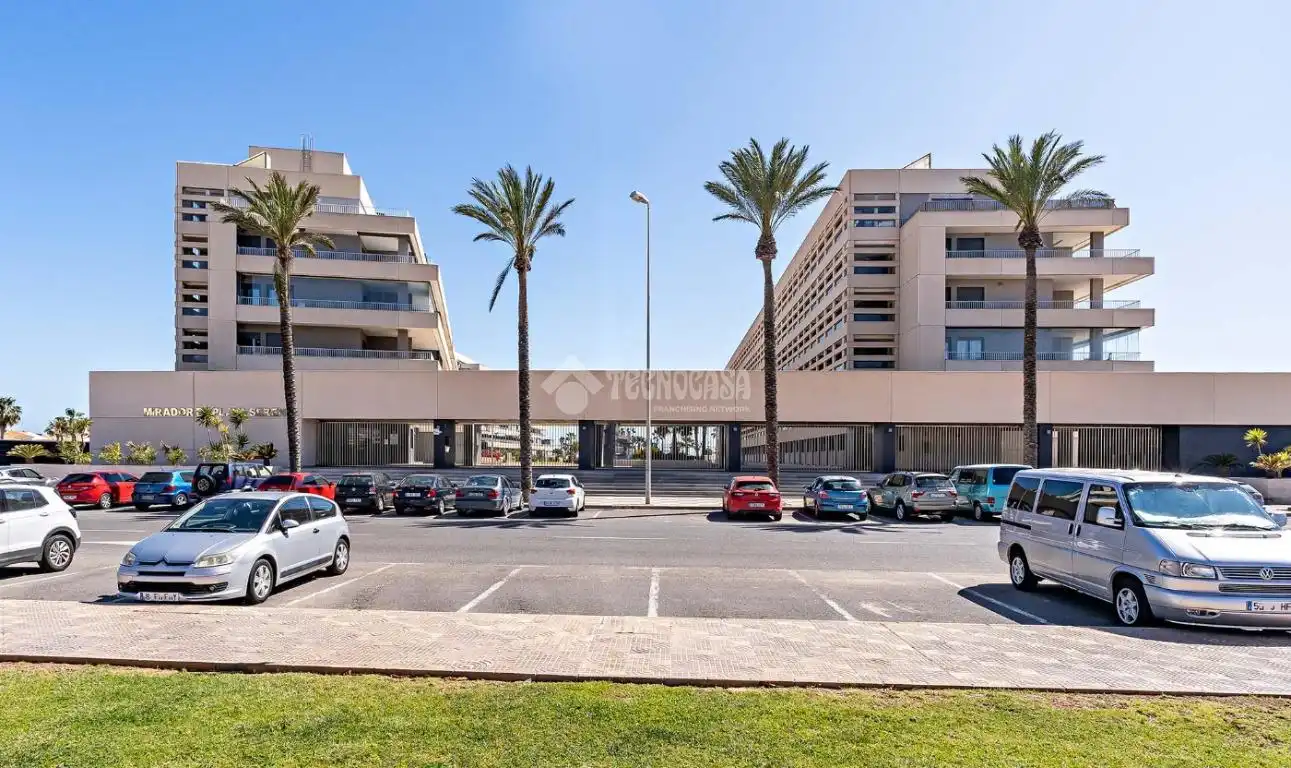 Vista exterior de Piso en venta en Roquetas de Mar con Aire acondicionado, Terraza y Amueblado