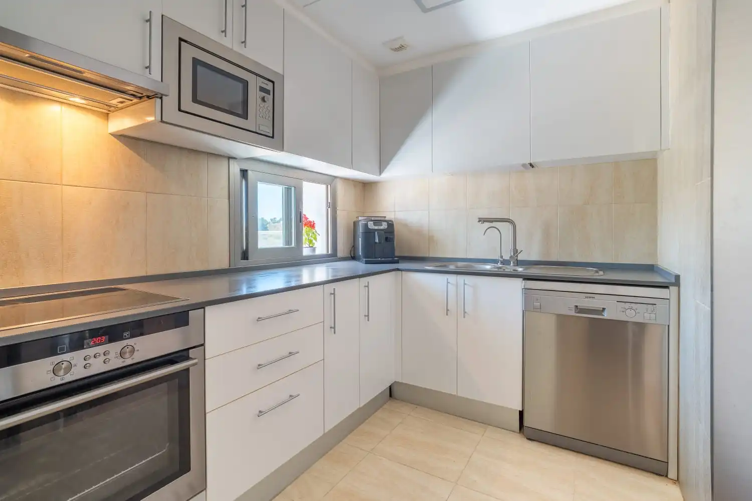 Cocina de Dúplex en venta en Mijas con Aire acondicionado, Terraza y Piscina