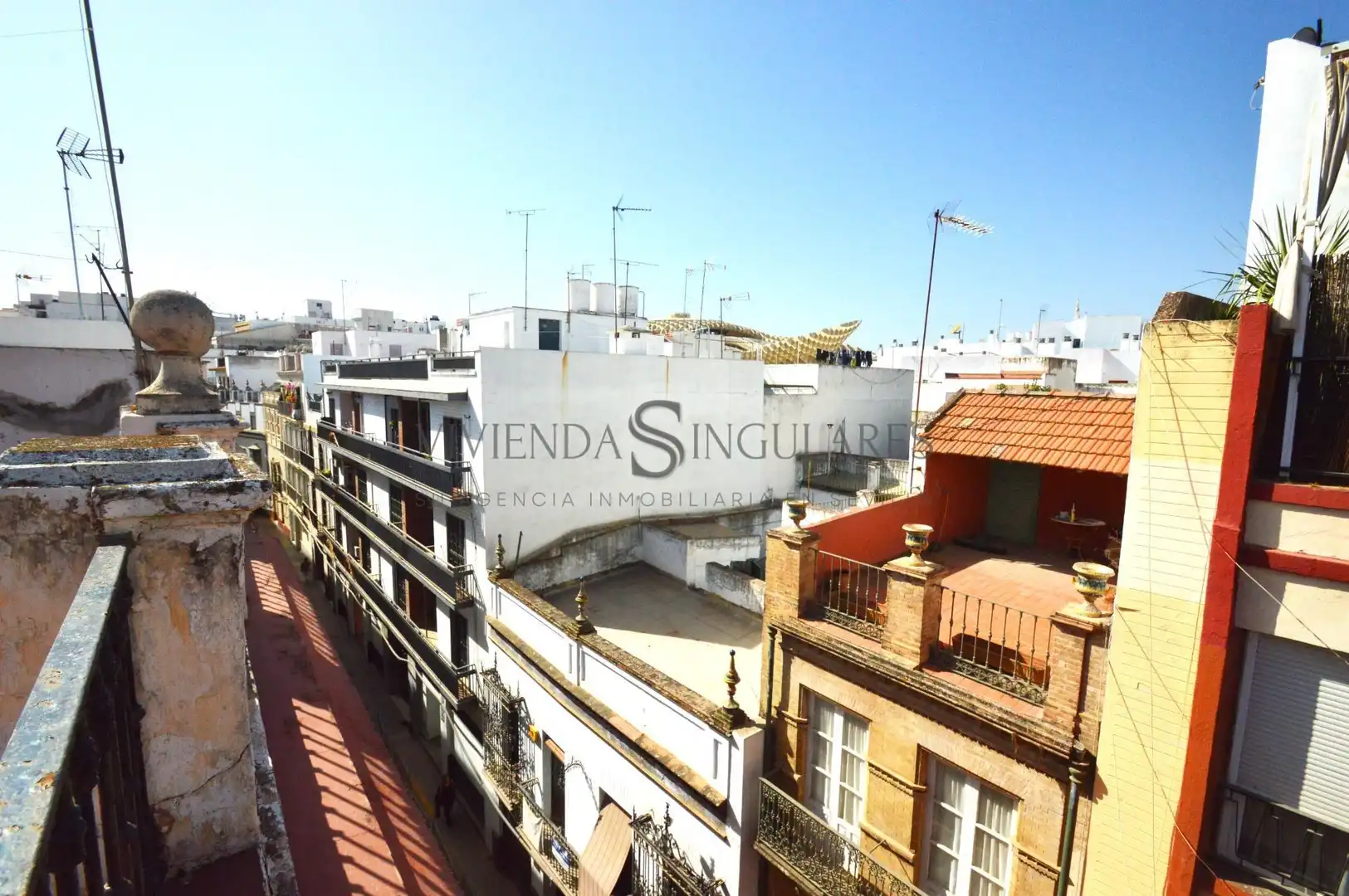 Vista exterior de Casa o xalet en venda en Sevilla amb Terrassa, Traster i Balcó