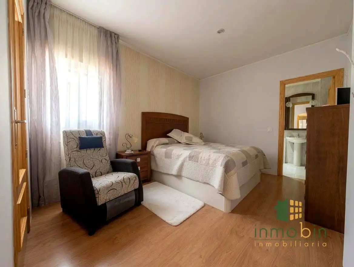 Schlafzimmer von Erdgeschoss zum Verkauf in Don Benito mit Klimaanlage und Abstellraum