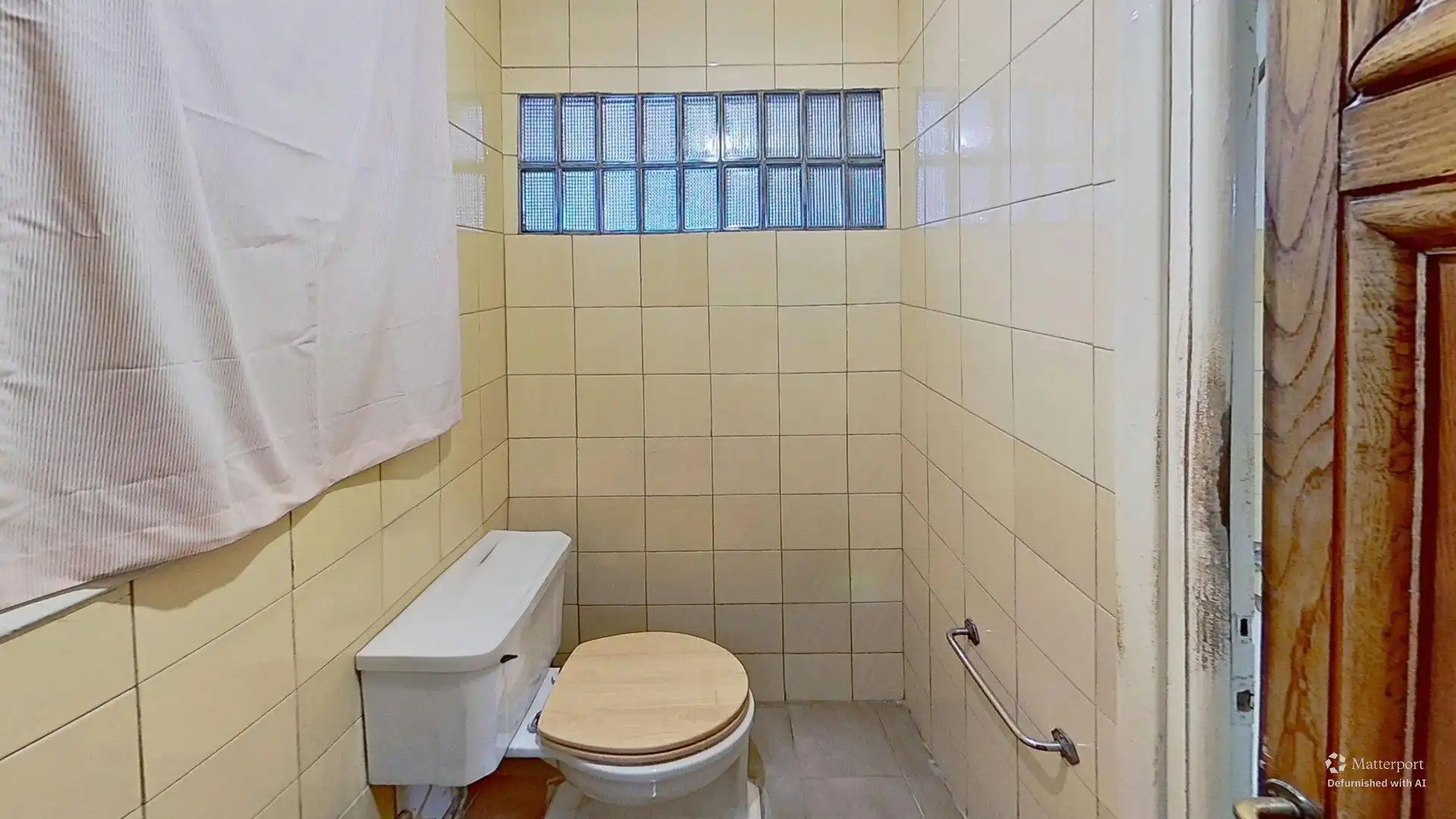 Baño de Piso en venta en Oviedo  con Calefacción