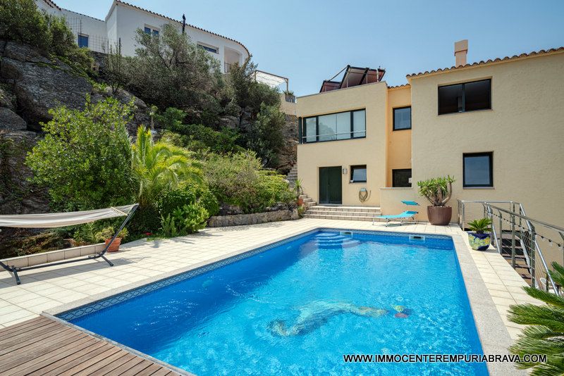 Piscina de Casa o xalet en venda en Roses amb Aire condicionat, Calefacció i Jardí privat