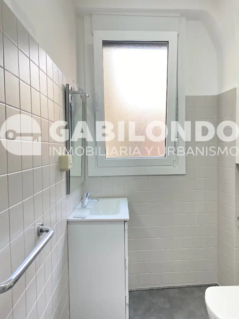 Baño de Piso en venta en Elgoibar con Calefacción, Horno y Lavadora