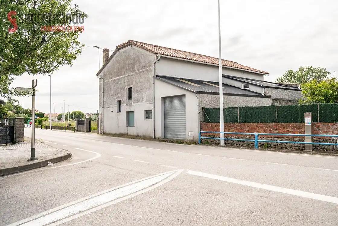 Vista exterior de Casa o xalet en venda en Santa Cruz de Bezana amb Terrassa i Traster