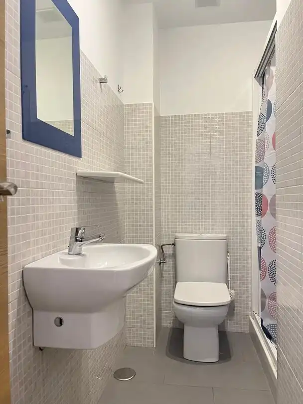 Badezimmer von Wohnung zum Verkauf in Barañáin / Barañain mit Heizung und Balkon