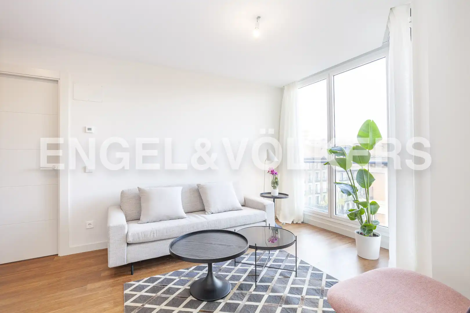 Living room of Flat for rent in Madrid  with Air Conditioner, Heating and Swimming Pool