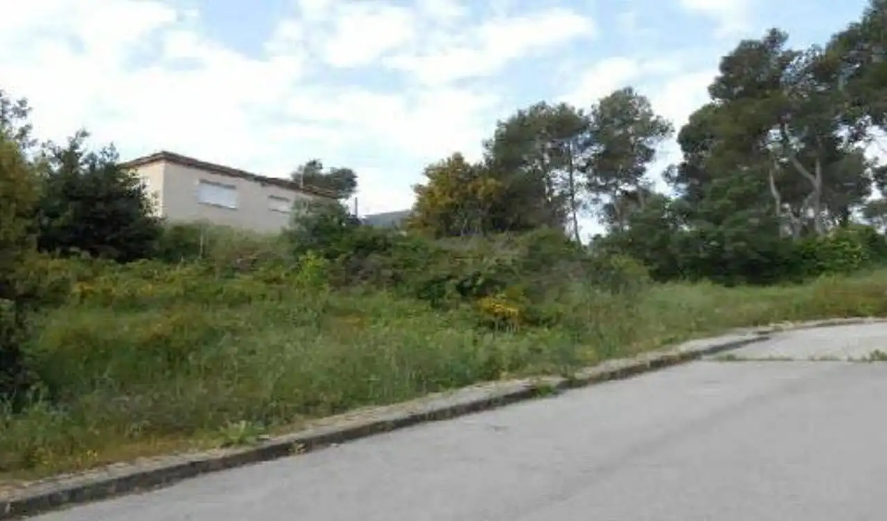 Terreny residencial en venda a Carrer Josep Tarradellas