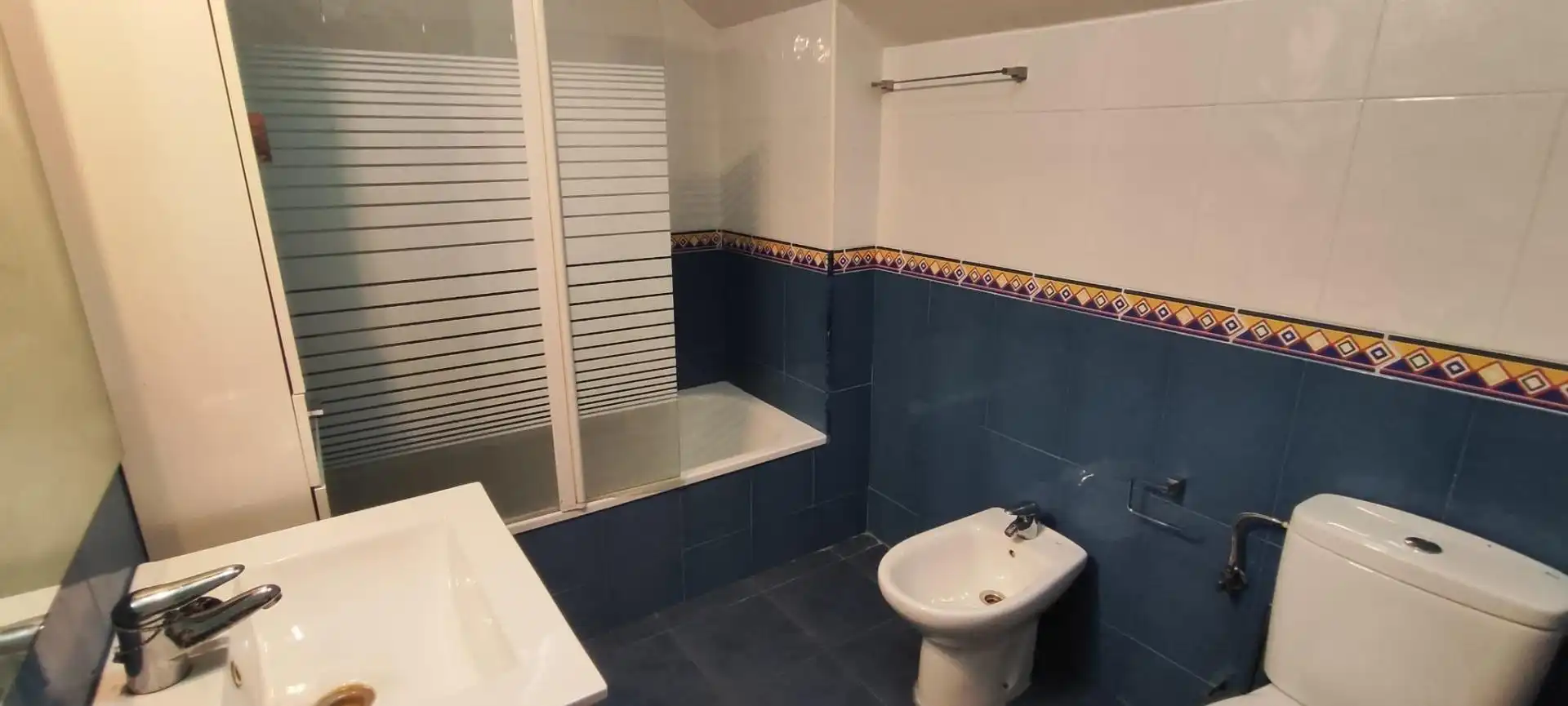 Baño de Ático en venta en Miengo con Calefacción, Trastero y Balcón