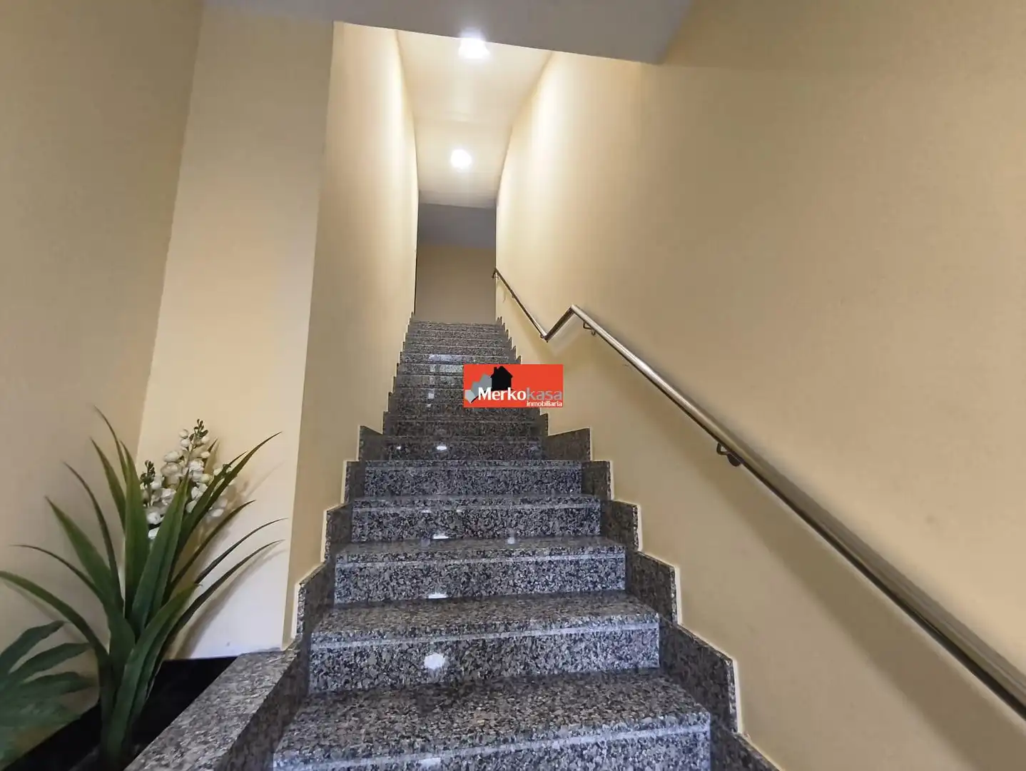 Büro zum Verkauf in Lugo mit Möbliert