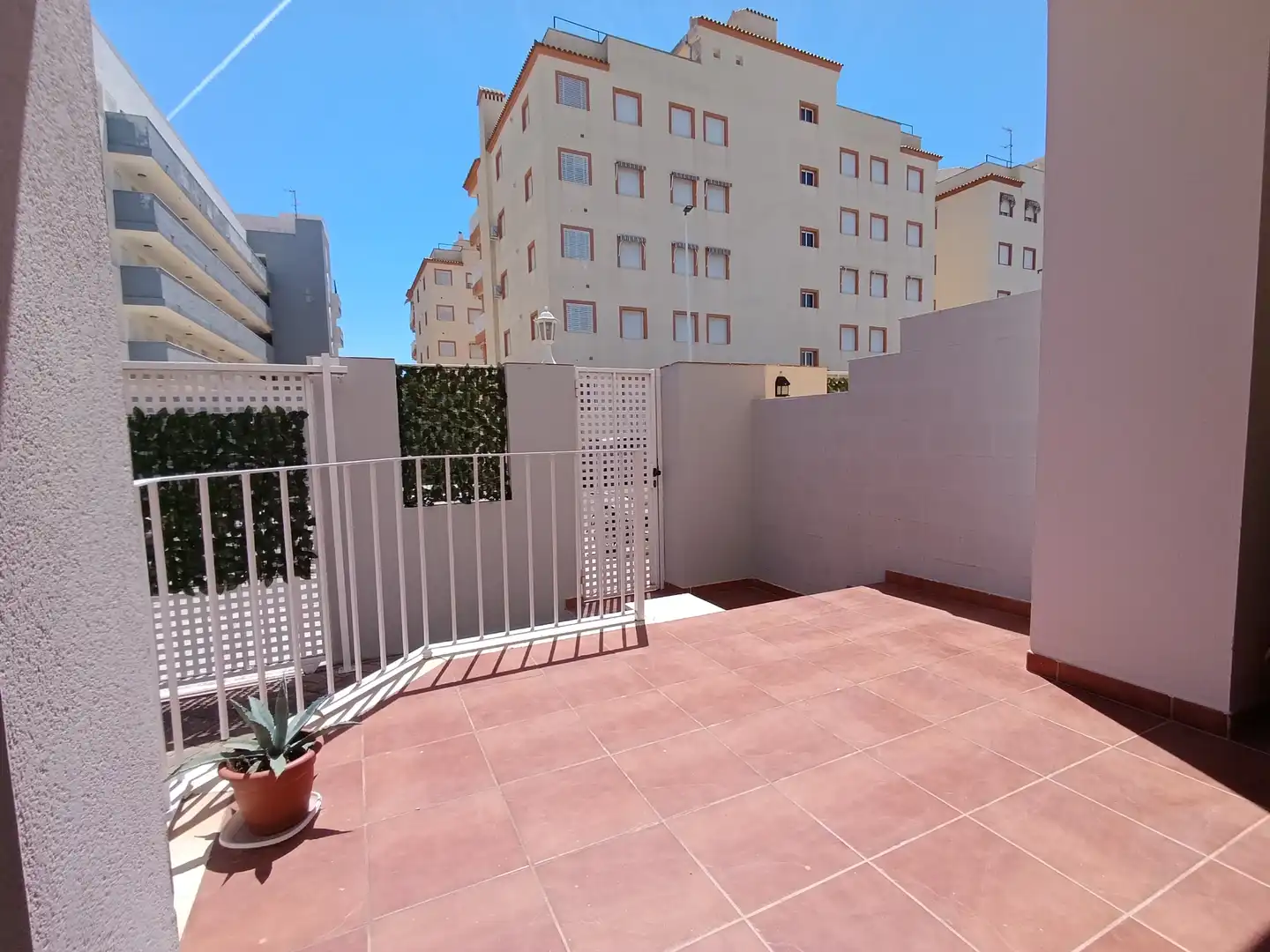 Casa aparellada en venda a Carrer Tamarit