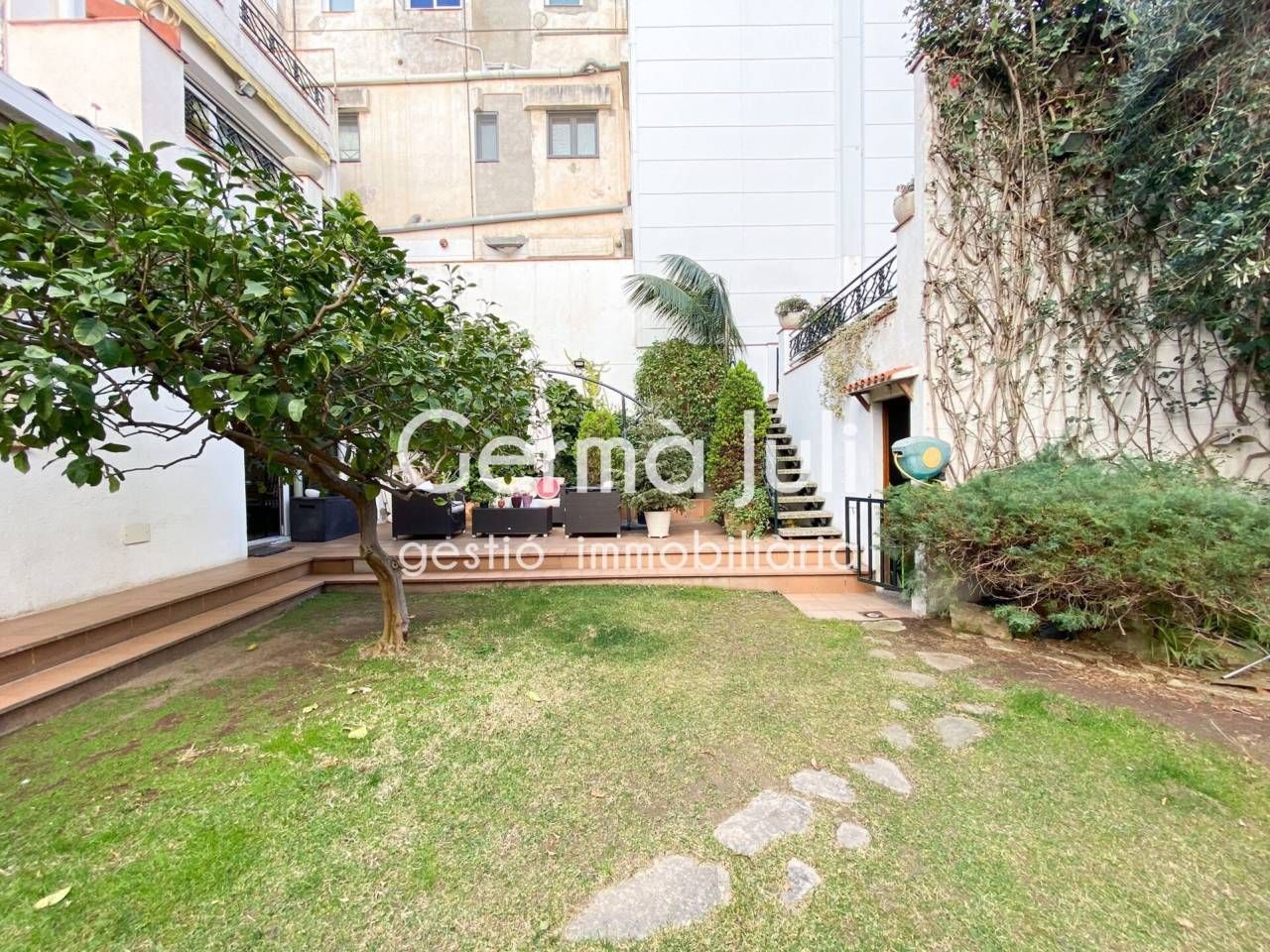 Jardí de Casa adosada en venda en Badalona amb Aire condicionat, Calefacció i Jardí privat