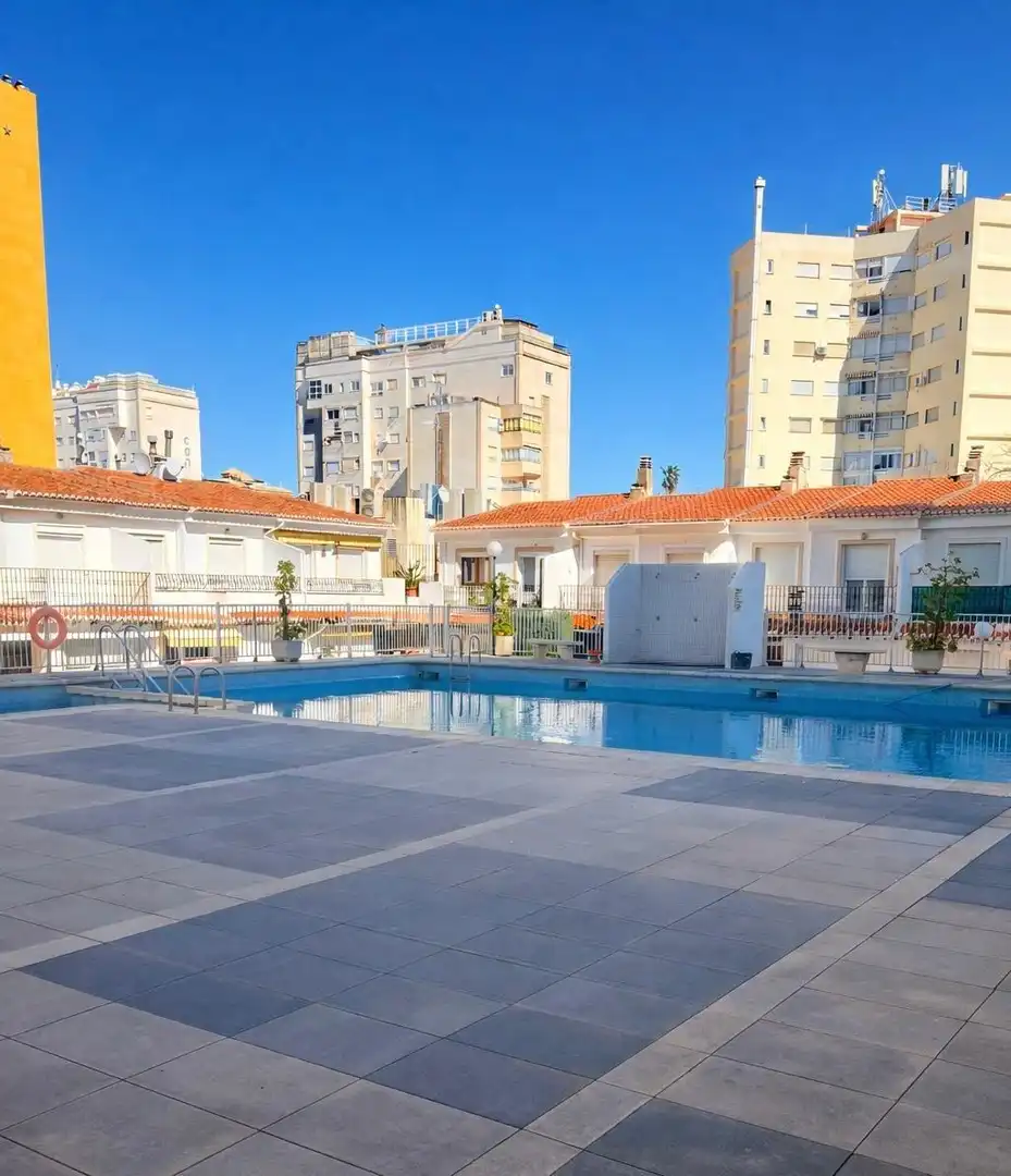 Piscina de Apartamento de alquiler en Playa de Gandia
