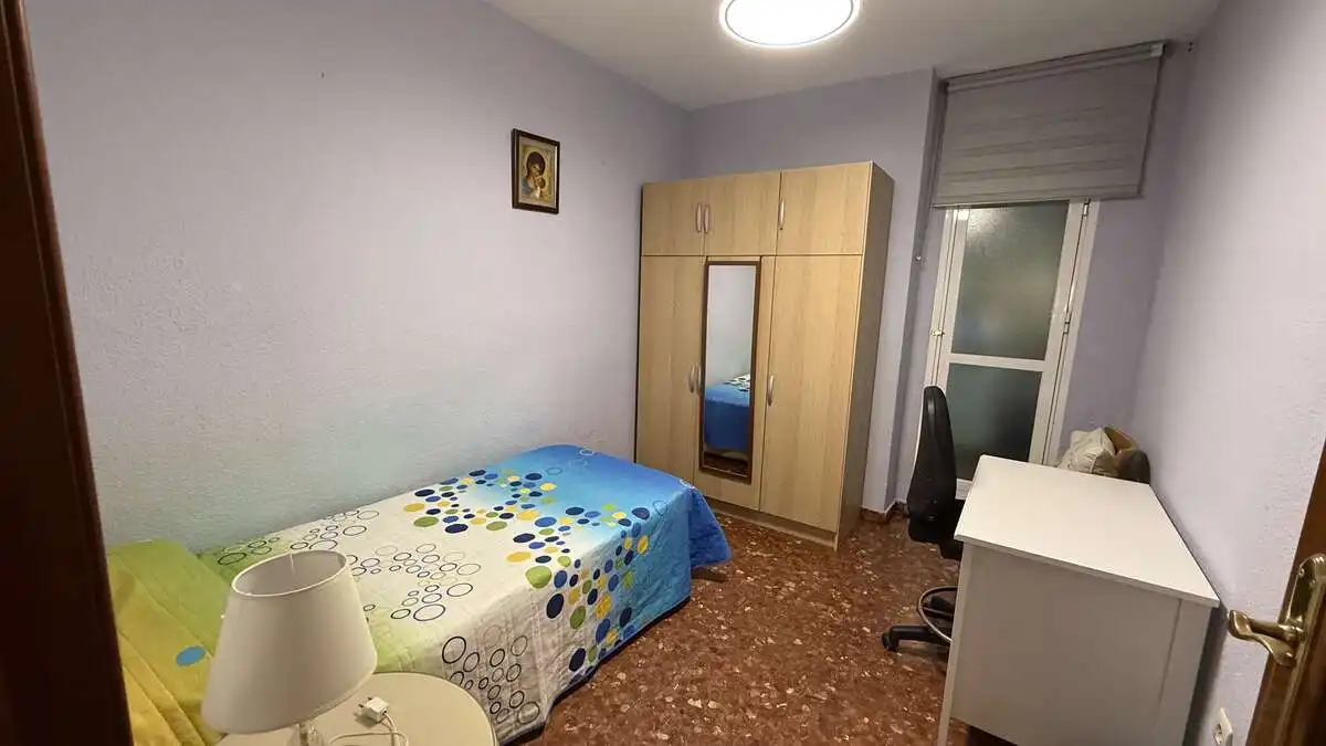Dormitori de Pis de lloguer en Granada amb Calefacció, Moblat i Microones
